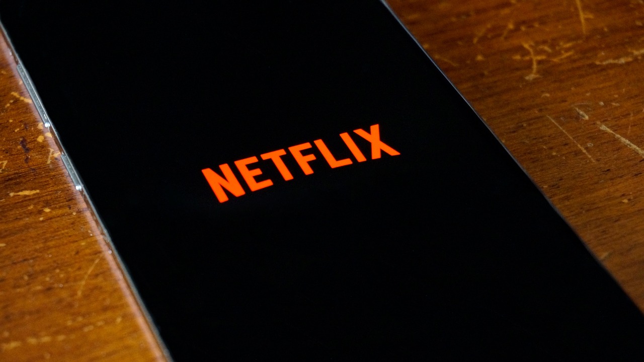 Logo de Netflix sur mobile